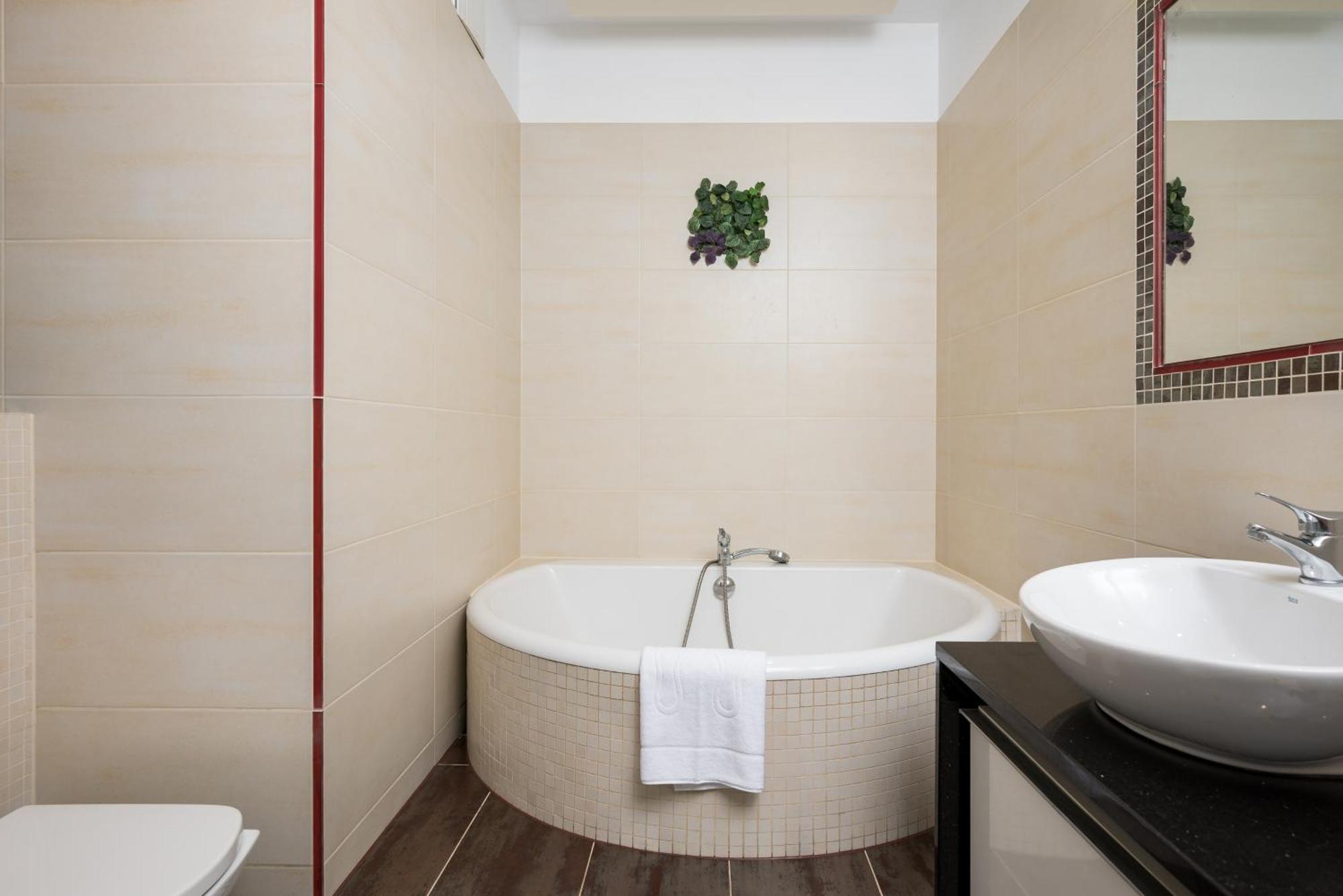 Ochota Deluxe Apartment Варшава Екстер'єр фото
